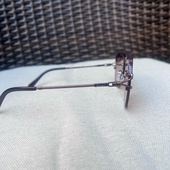 QUAY AUSTRALIA HIGH KEY TWIST SUNGLASSES - Picture 8 of 11